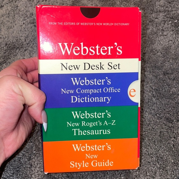 Webster’s New Desk Set dictionary, thesaurus, and style guide (never used) - Picture 1 of 3